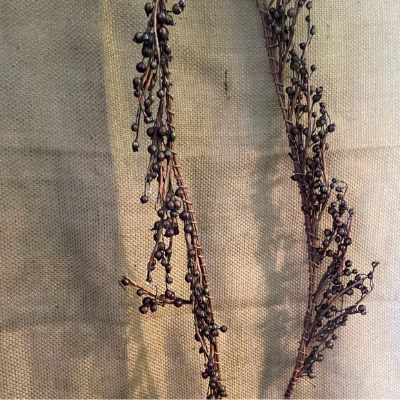 3 Garlands Primitive Berry for Farmhouse, Cottage and Rustic Mantel, set of 3 - Picture 5 of 10